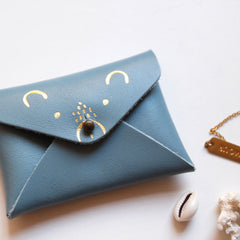 barnabe-aime-le-café-bear-purse-aqua-01