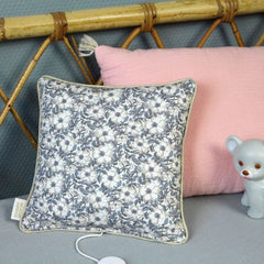 barnabe-aime-le-café-musical-cushion-tessa-hay-jude-1