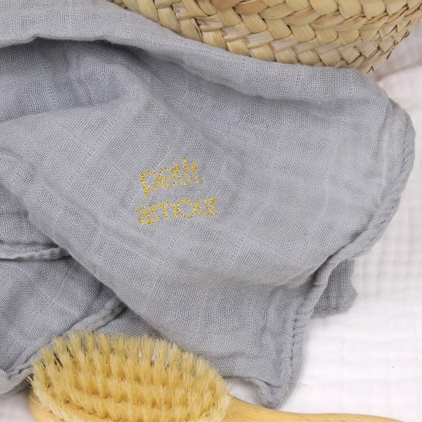 barnabe-aime-le-café-muslins-petit-caillou-barn-lanlav-petit-caillou- (1)