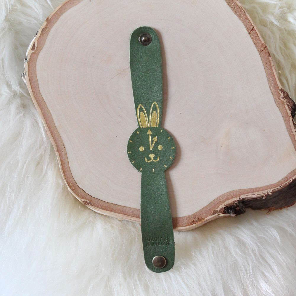 barnabe-aime-le-café-rabbit-watch-croco- (1)