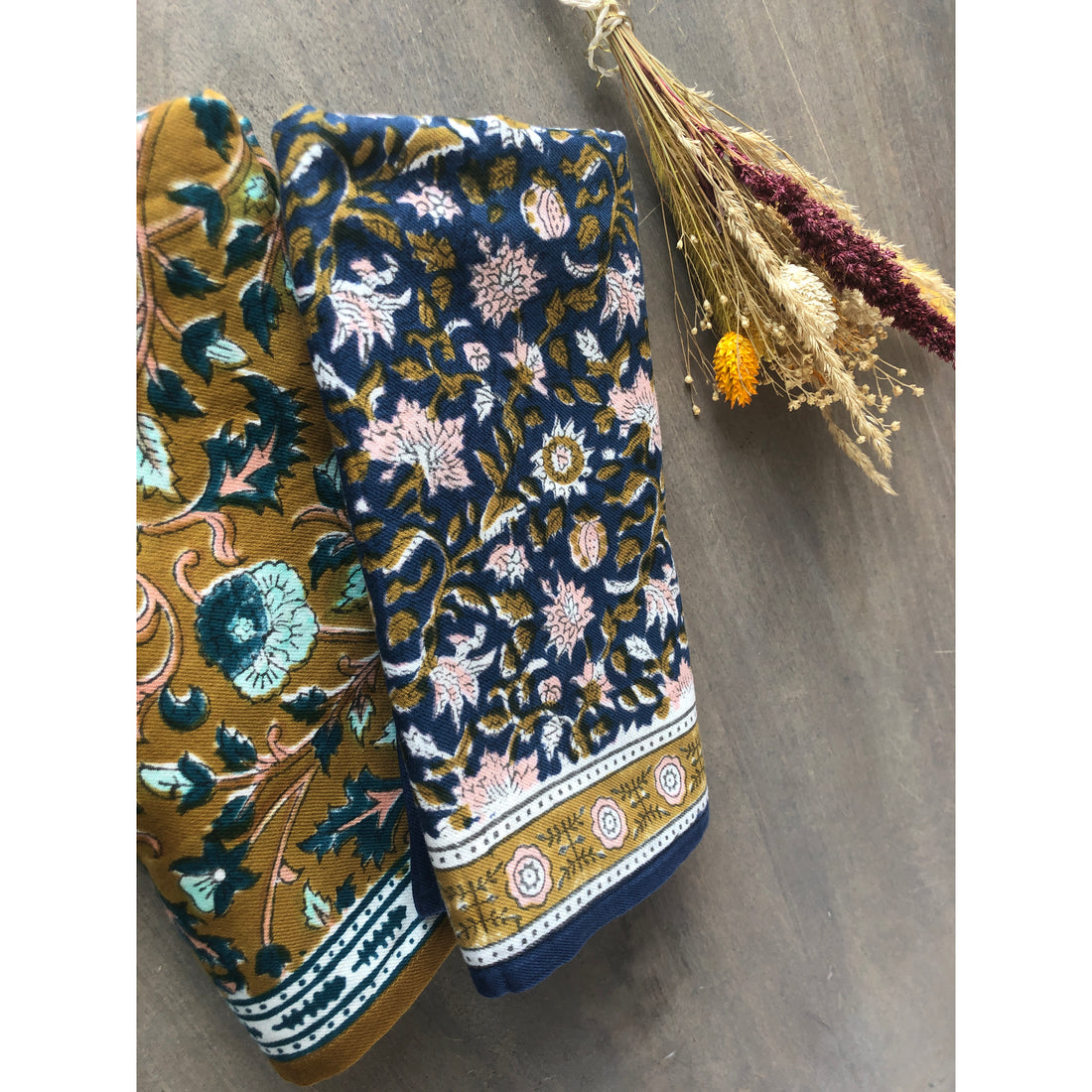 bonheur-du-jour-paris-girl-scarf-honey-unique-bdj-adult-tamaris-ho-unique- (2)