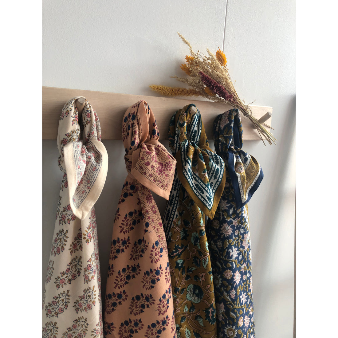bonheur-du-jour-paris-girl-scarf-indigo-unique-bdj-adult-azur-in-unique- (2)