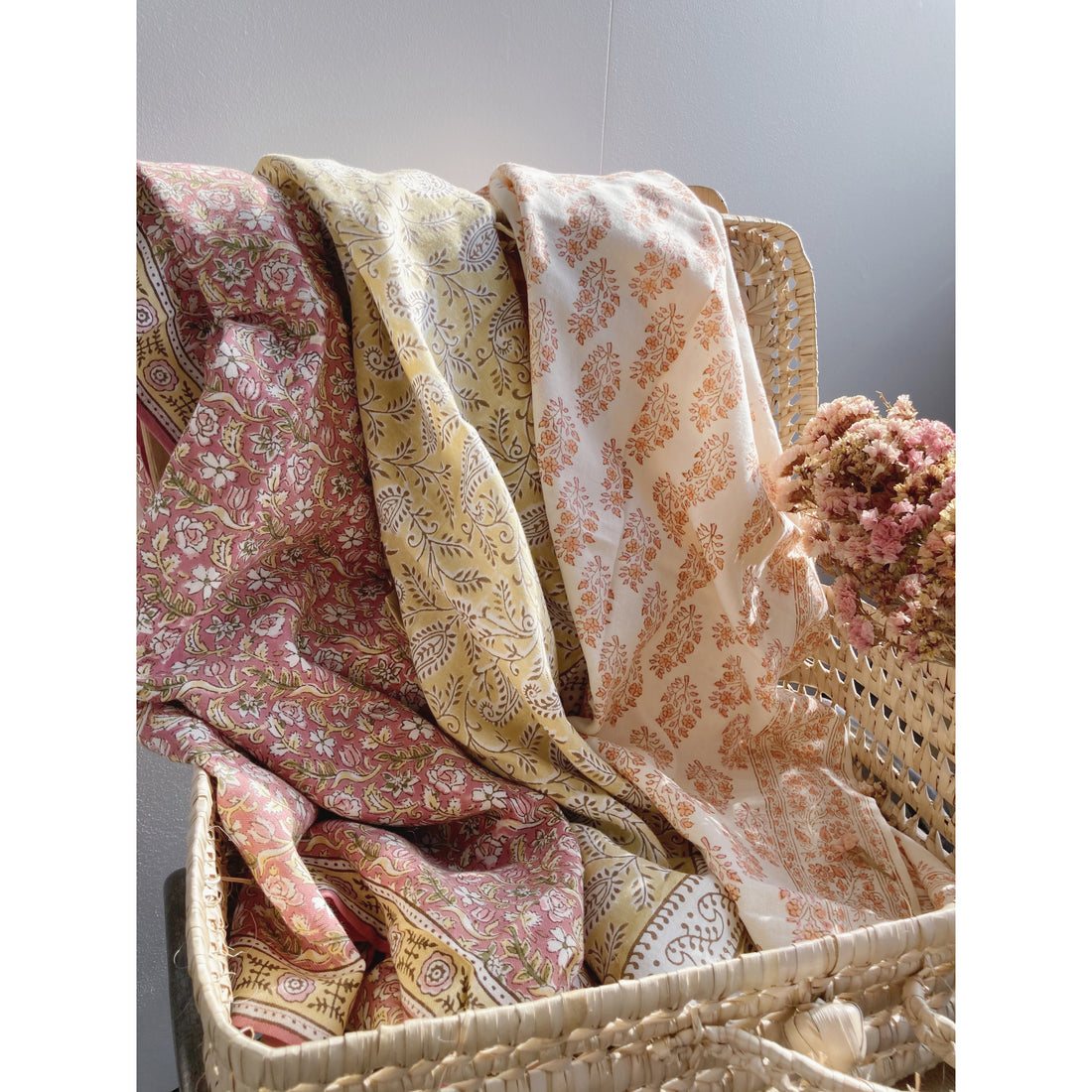 bonheur-du-jour-paris-girl-scarf-raspberry-unique-bdj-adult-absynthe-ra-unique- (16)
