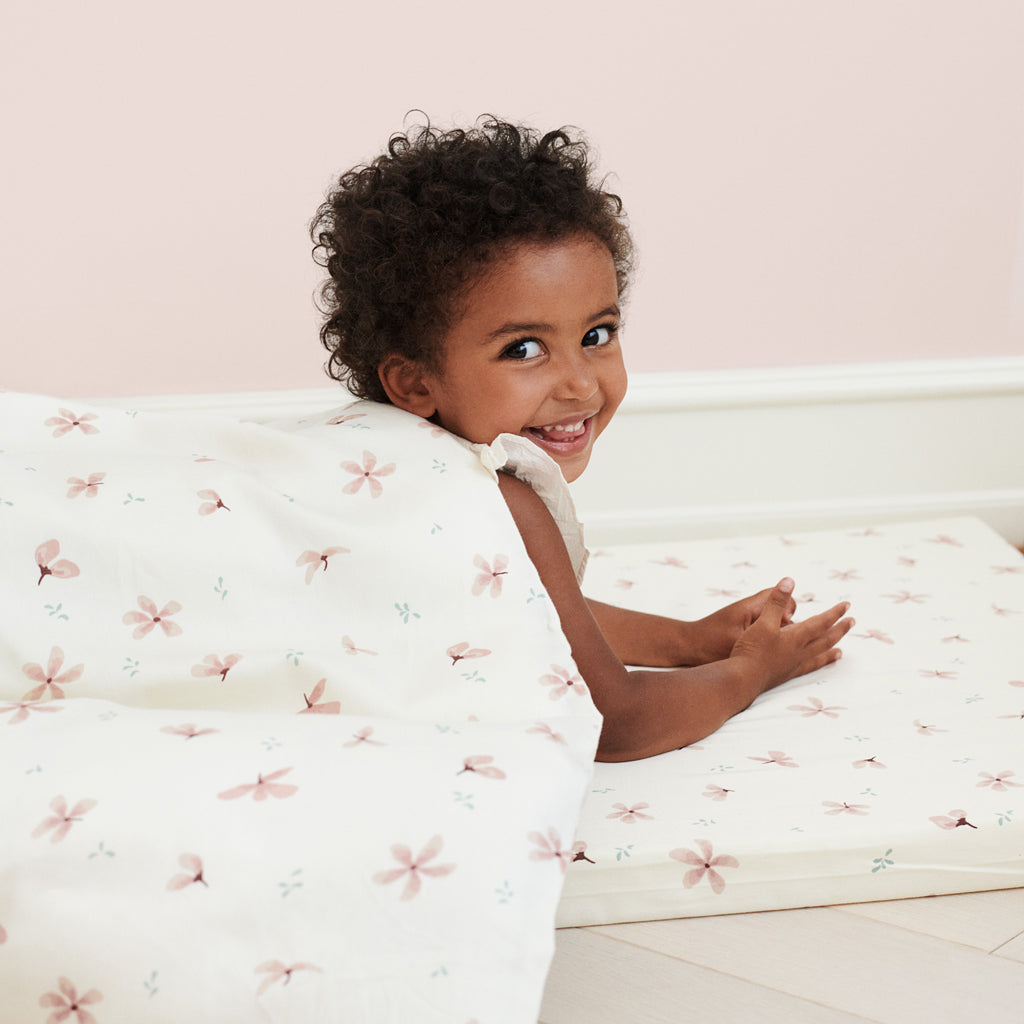 cam-cam-copenhagen-junior-bedding-100x140cm-gots-windflower-crème-cam-200-p62- (4)