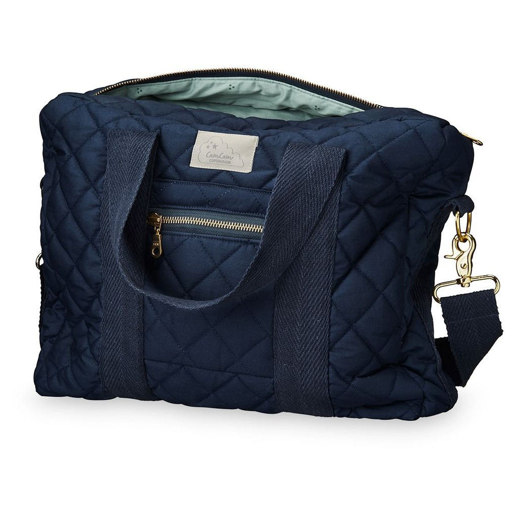 cam-cam-copenhagen-nursing-bag-navy- (1)