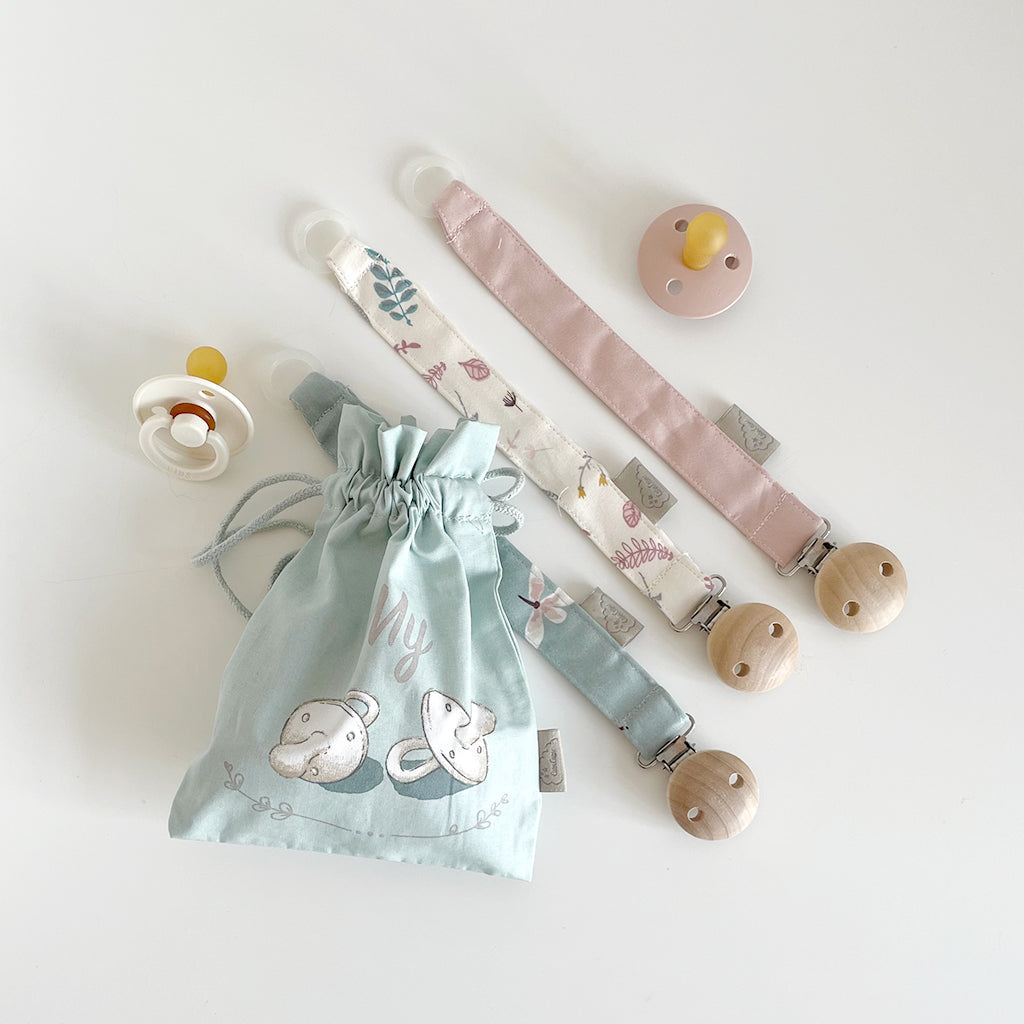 cam-cam-copenhagen-pacifier-holder-gots-pressed-leaves-rose-cam-951a-p31- (4)