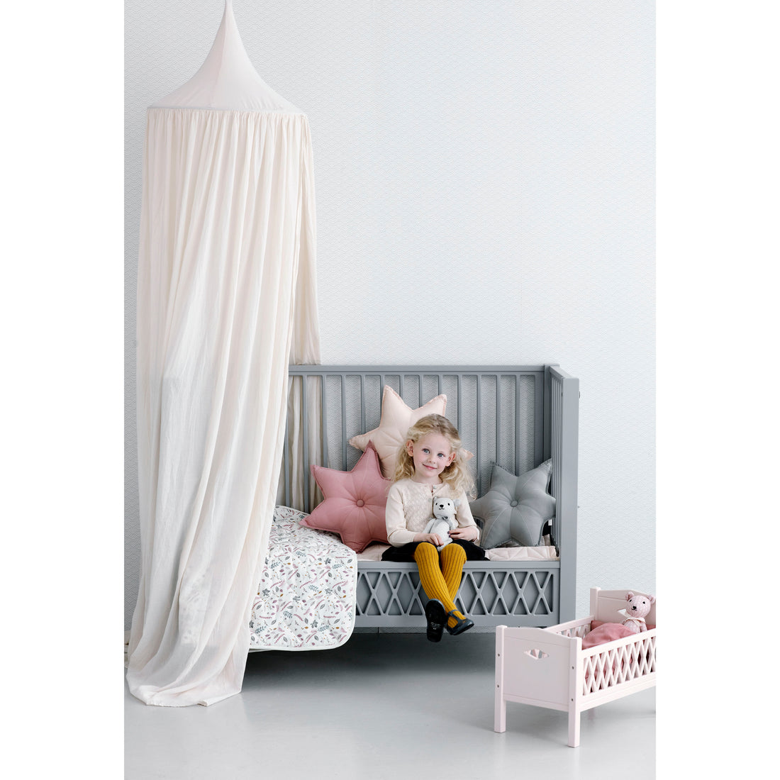 cam-cam-copenhagen-star-cushion-grey-gold-dot- (11)