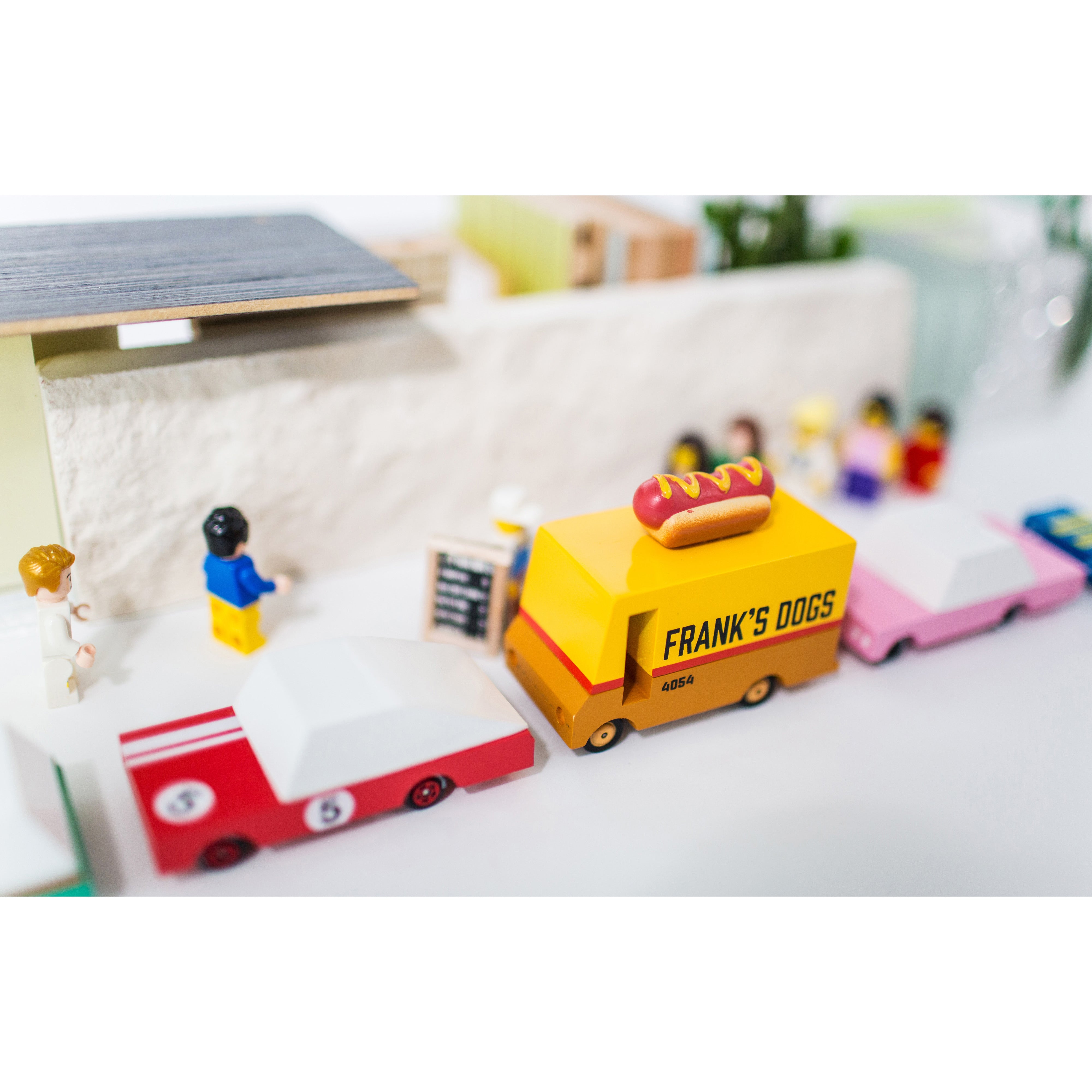 candylab-candyvan-hot-dog-van- (7)