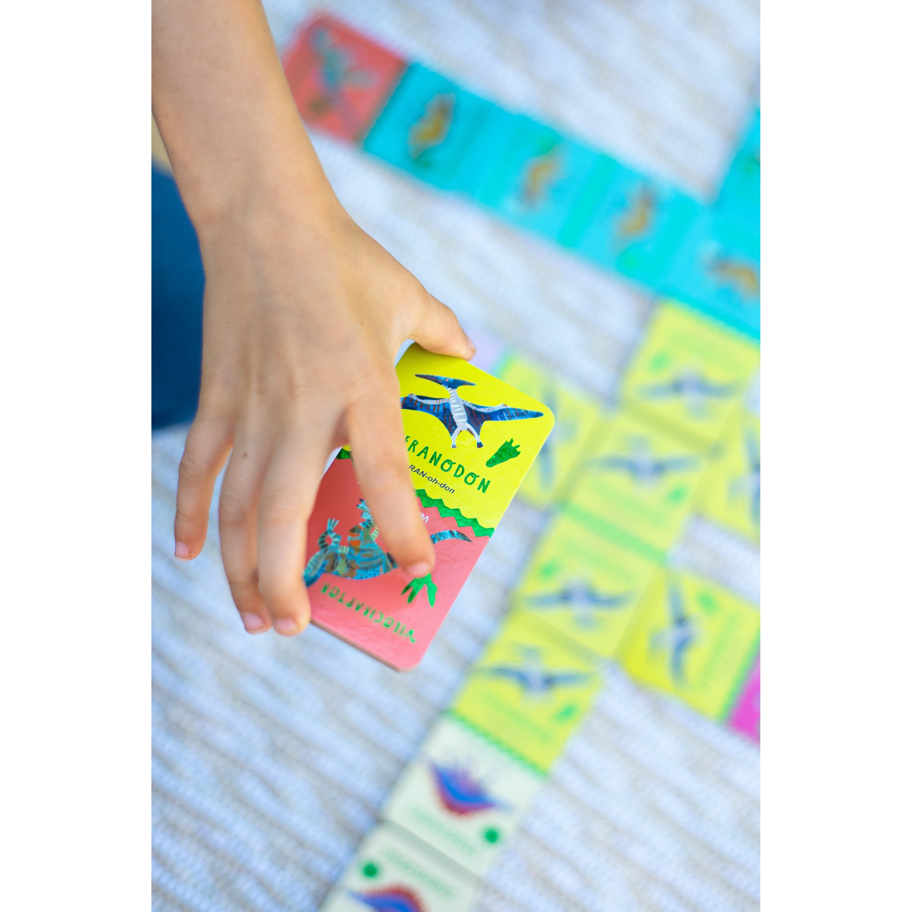 eeboo-shiny-dinosaur-dominoes-eebo-domdno- (4)