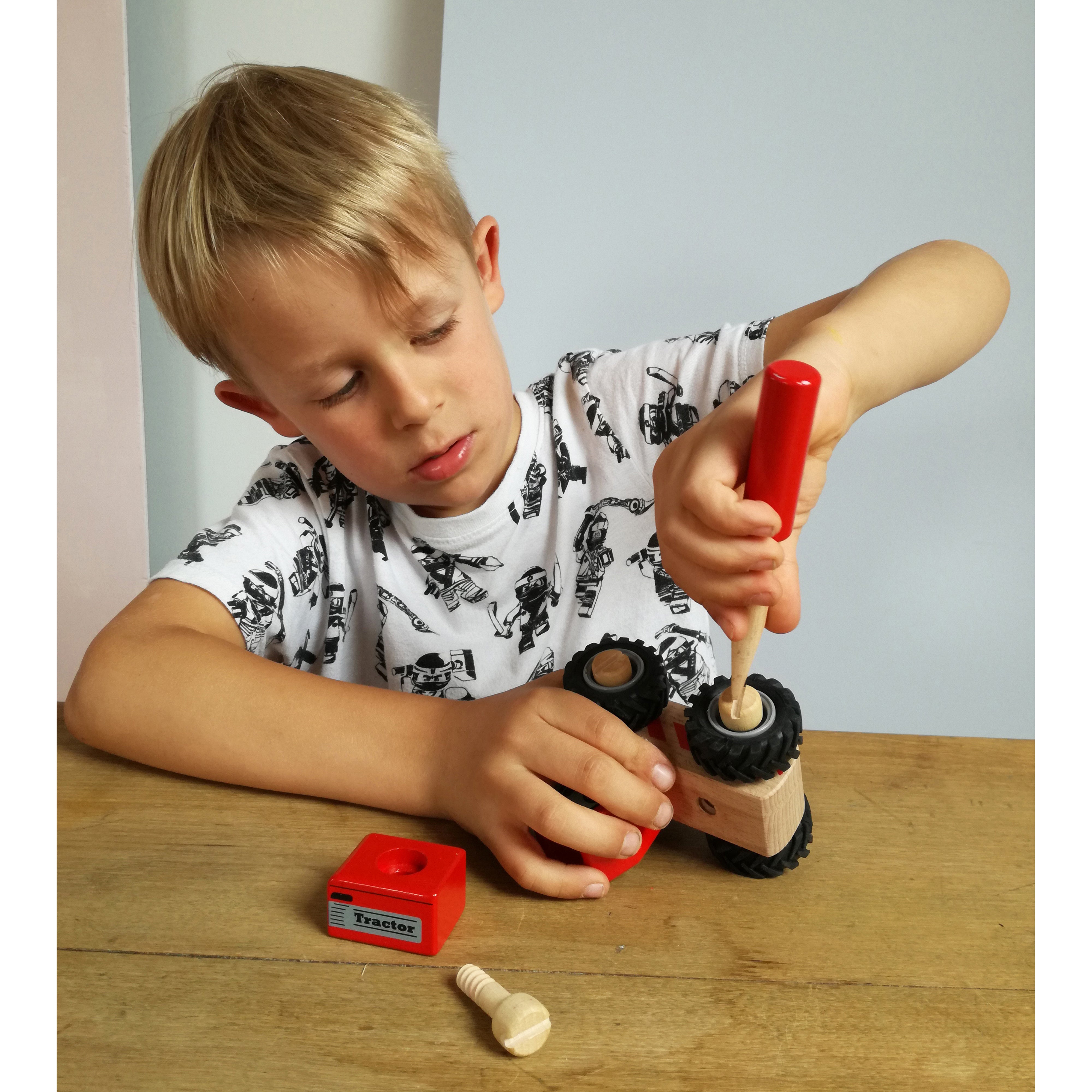 egmont-toys-wooden-fire-engine-2