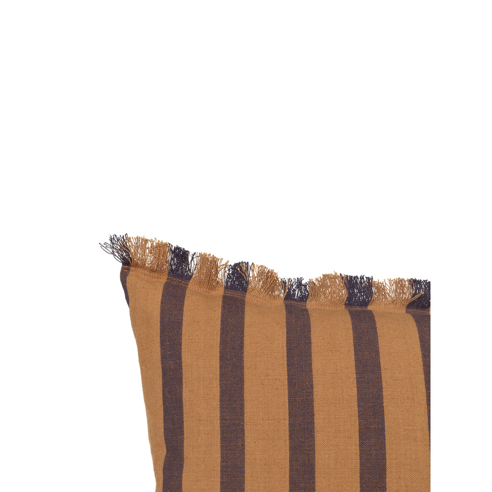 ferm-living-true-cushion-sugar-kelp-black-ferm-1102682836- (2)