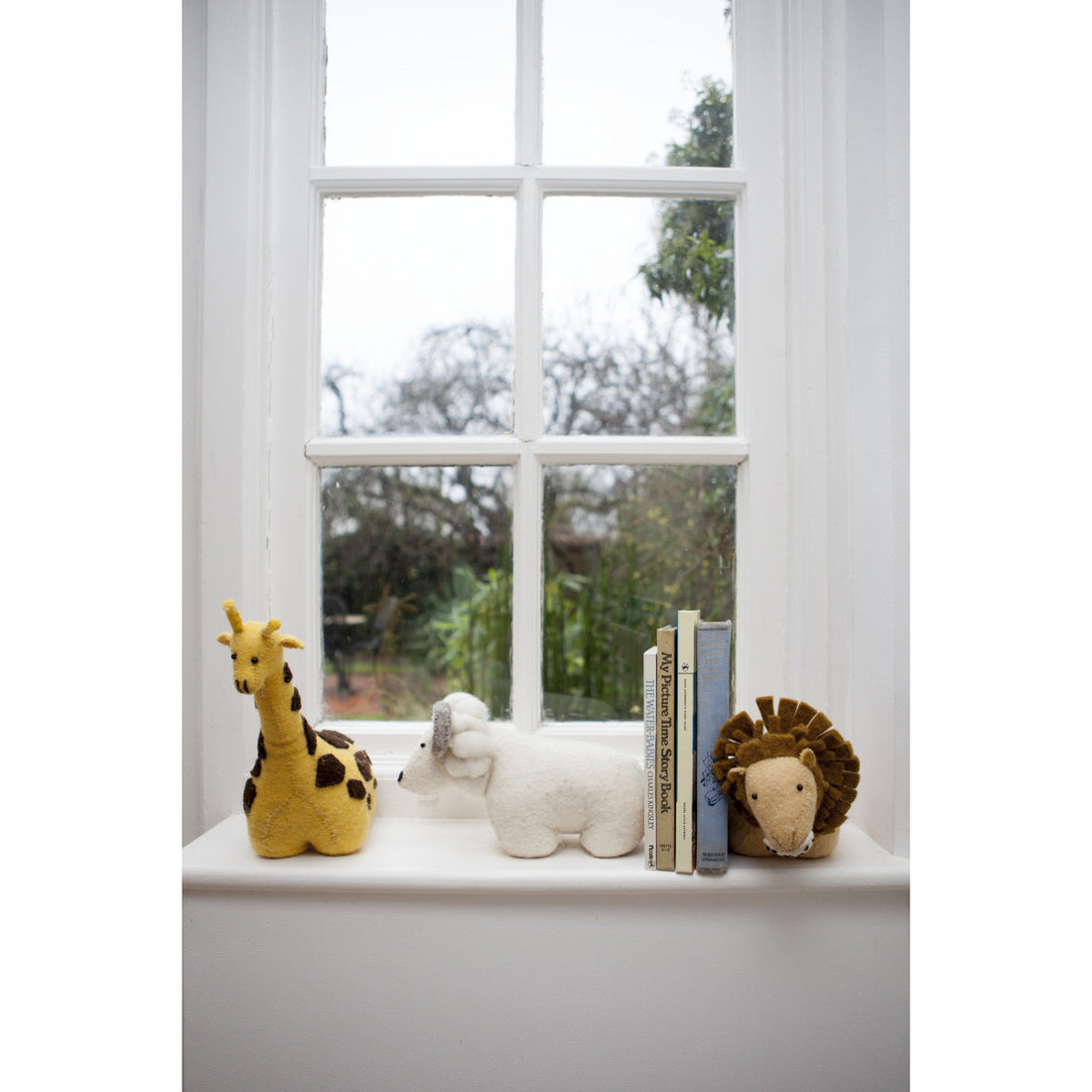 fiona-walker-england-felt-giraffe-bookend- (7)