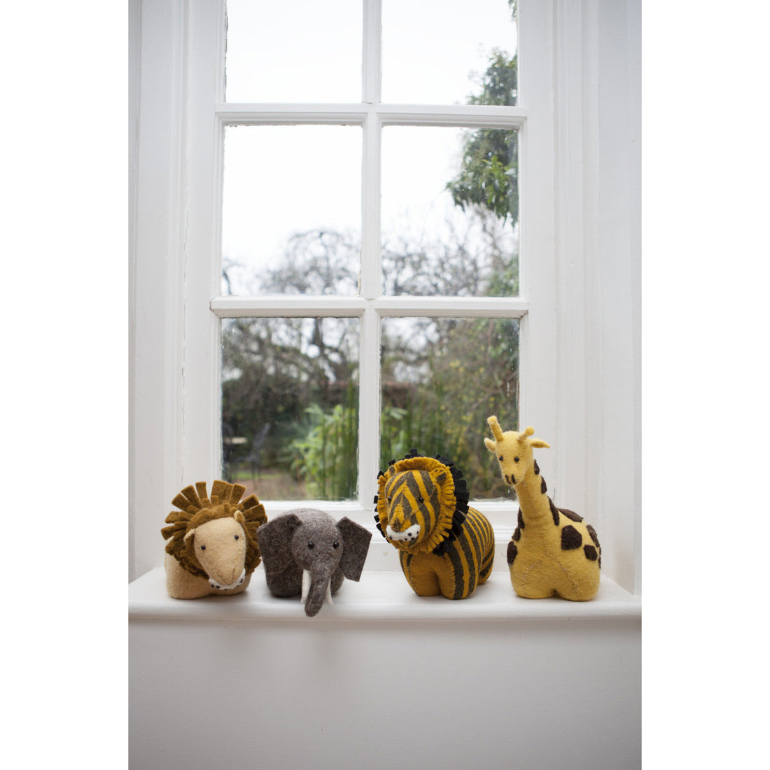 fiona-walker-england-felt-giraffe-bookend- (8)