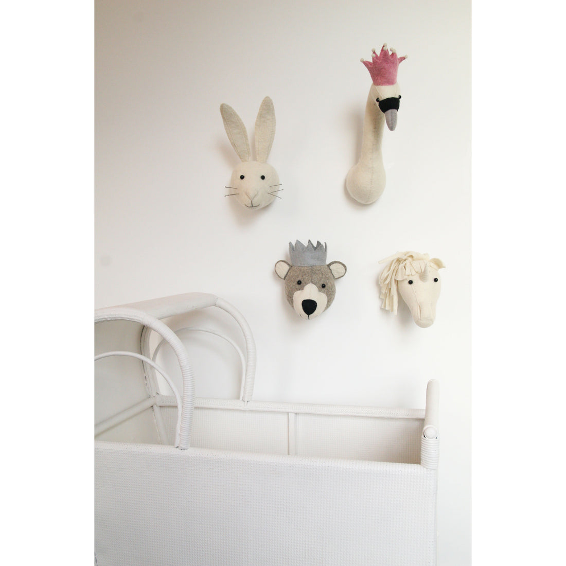fiona-walker-england-swan-head-with-crown-mini- (6)