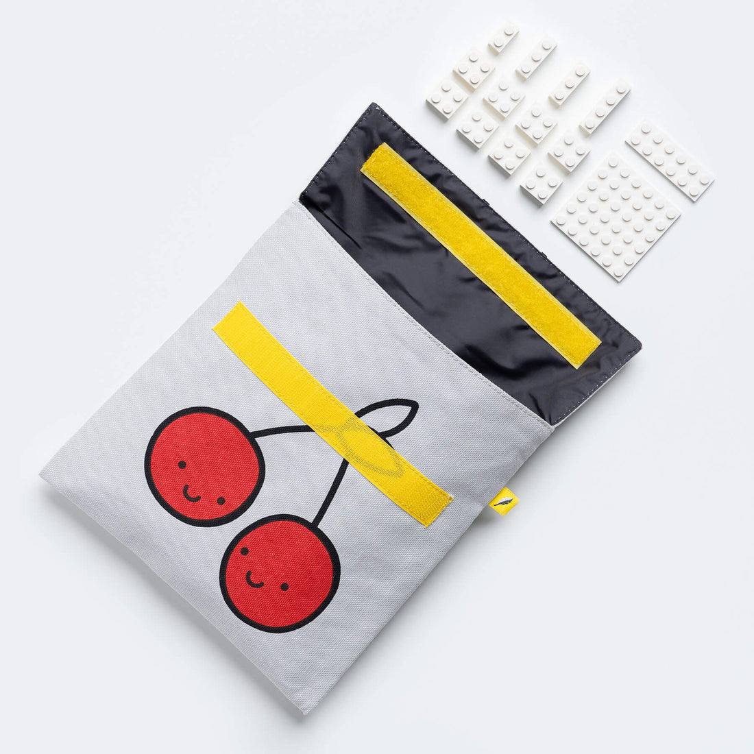 fluf-flip-snack-bag-cherries-red-fluf-ss-ch-pnk-01- (4)