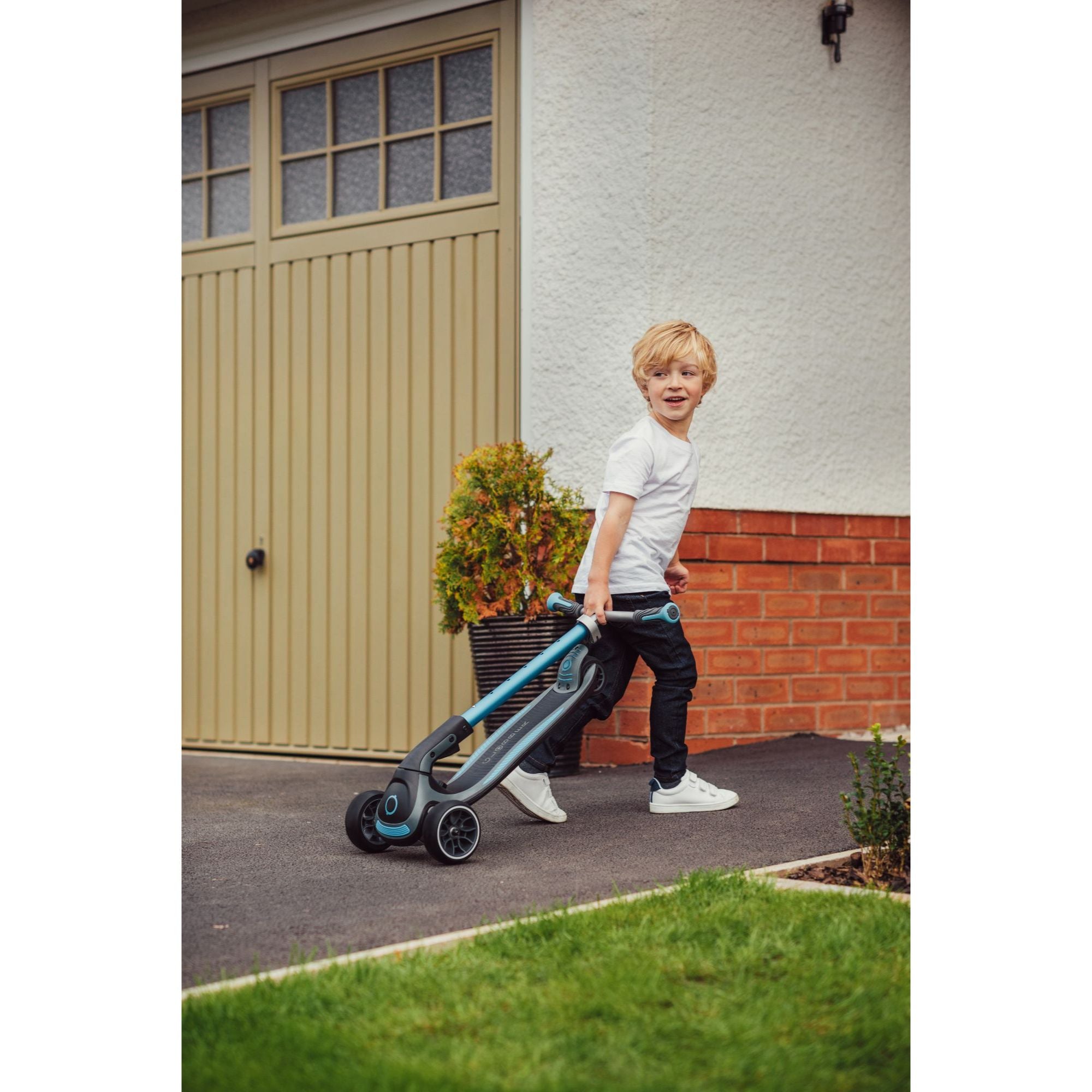 Globber Ultimum Lights Foldable Scooter - Black / Charcoal Grey (5Y+)
