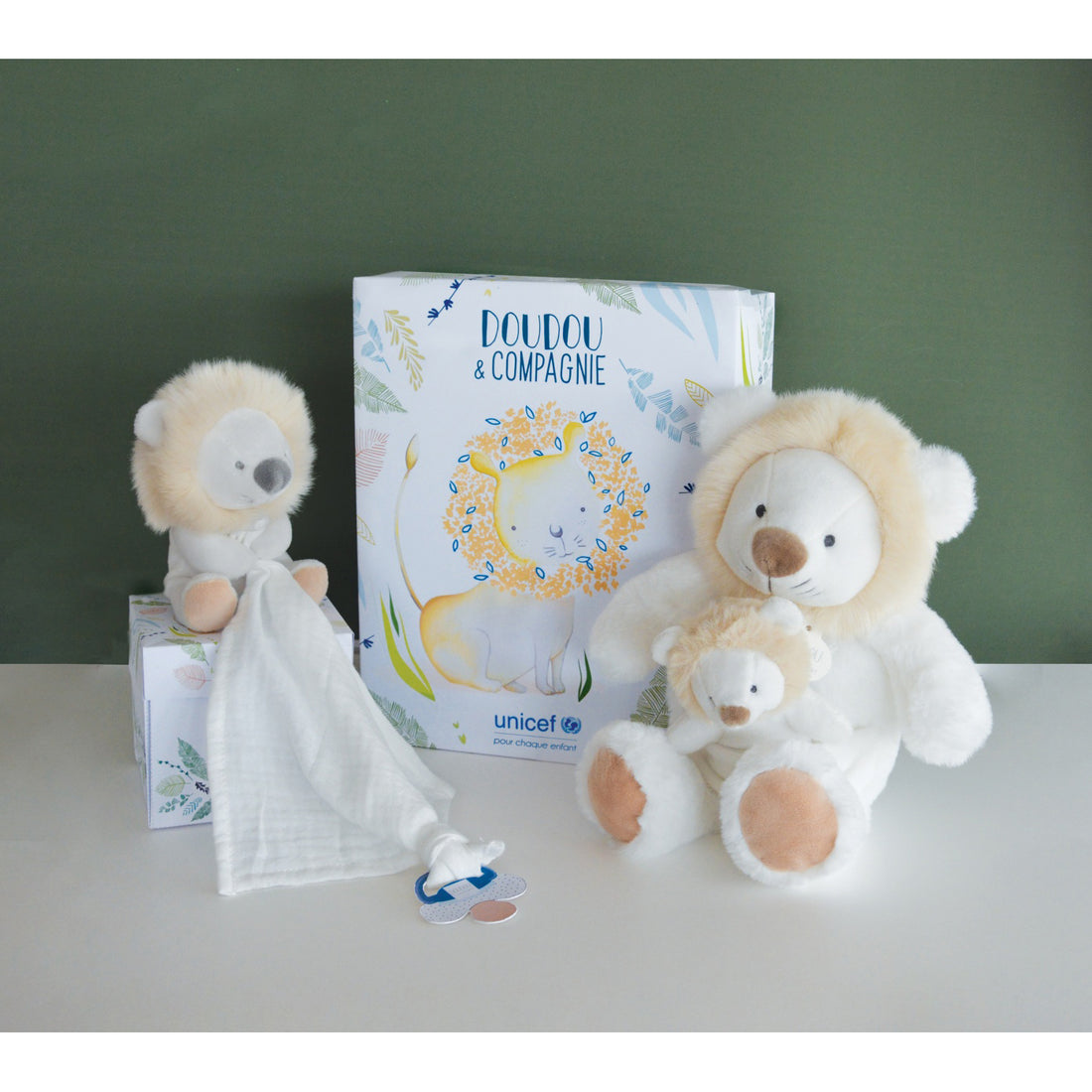 histoire-dours-unicef-doll-with-doudou-pacifier-lion- (5)