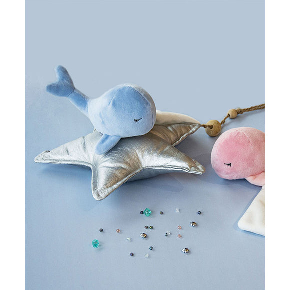 histoire-dours-whale-with-blanket-blue-hdo-dc3650- (4)