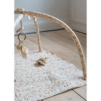 konges-slojd-activity-blanket-nola-rack-ciel-magique-bleu-kong-ss23ks4753-cm