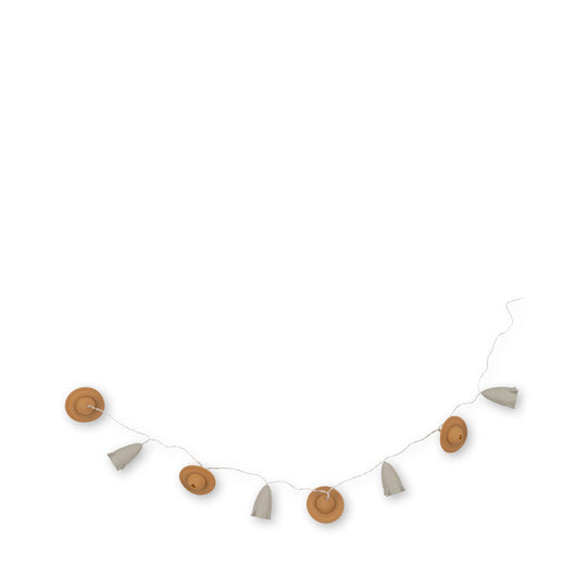 konges-sløjd-light-chain-space-almond-kong-w22ks4033-almond- (1)