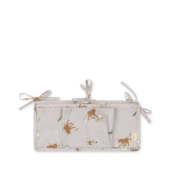 konges-sløjd-quiltet-bed-pockets-farm-blue-kong-w22ks1039-fb- (1)