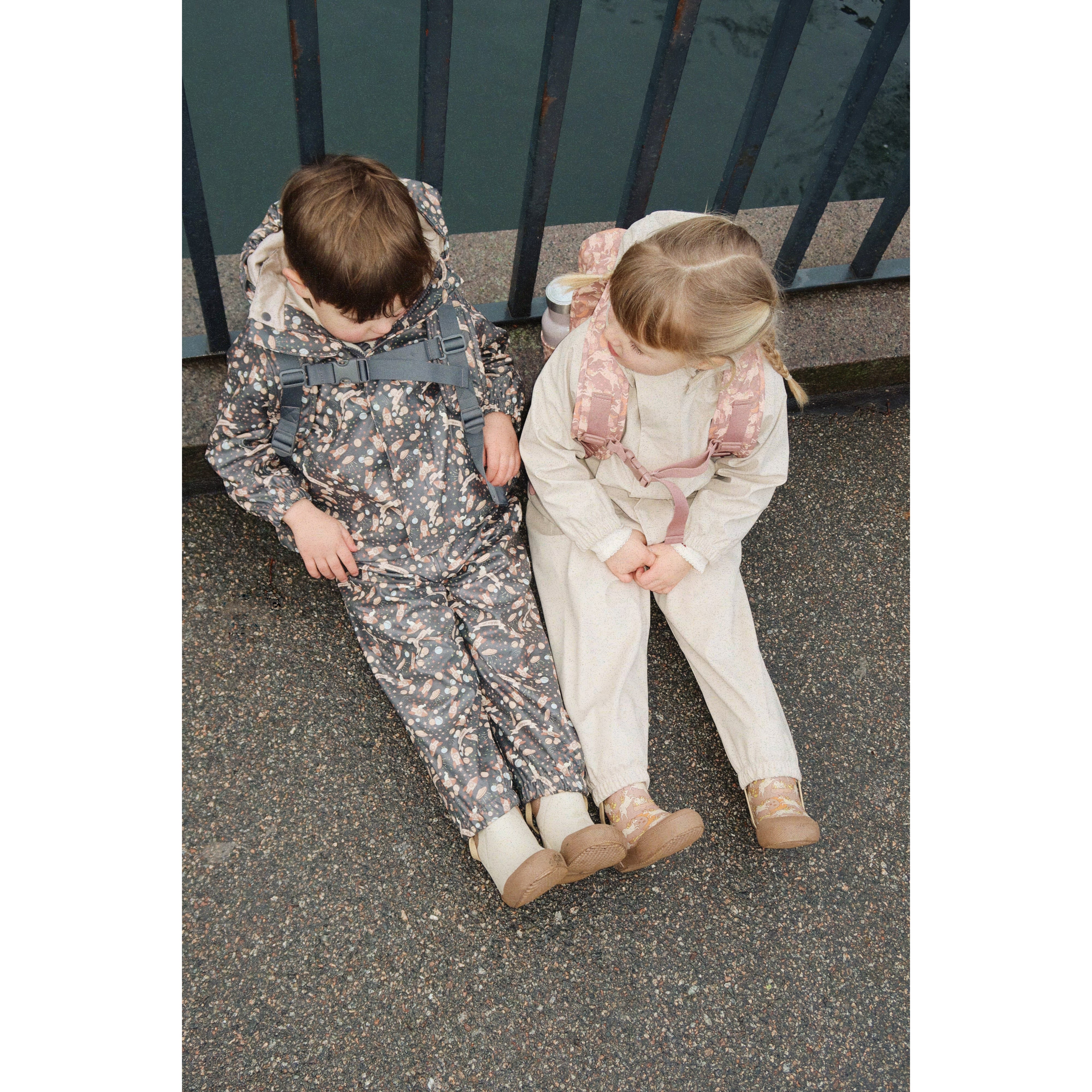 konges-slojd-rainy-kids-backpack-midi-ciel-magique-bleu-kong-ss23ks4328-cm