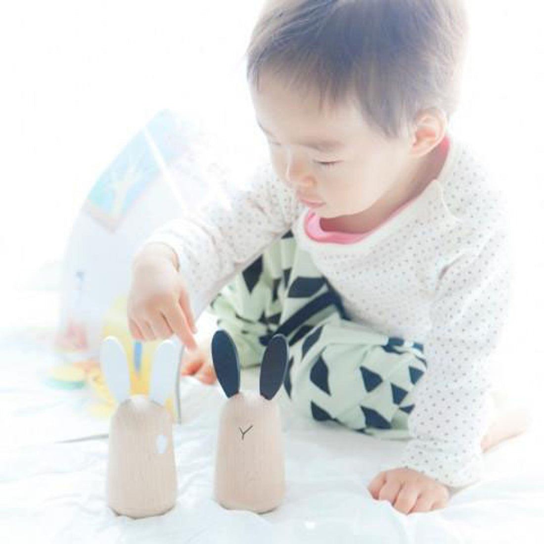 kukkia-a-pair-of-loving-musical-rabbits- (10)