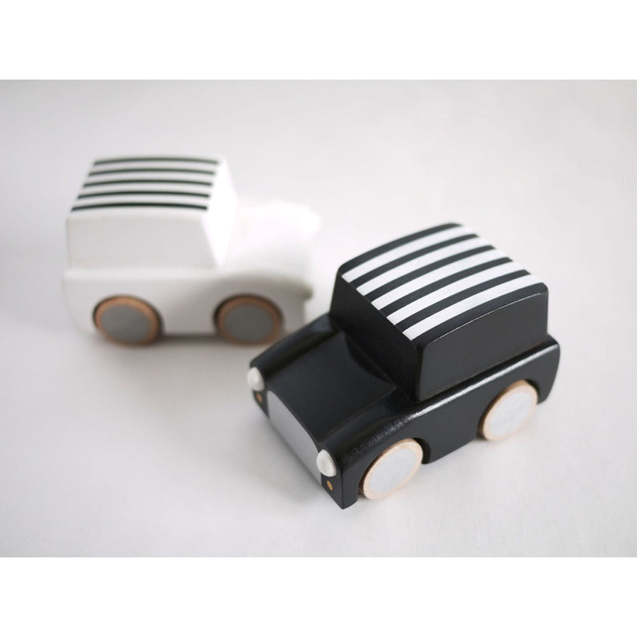 kukkia-kuruma-classic-wooden-wind-up-car-stripes-black- (2)