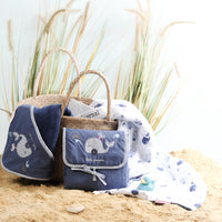 little-crevette-hooded-towel-baleine-02