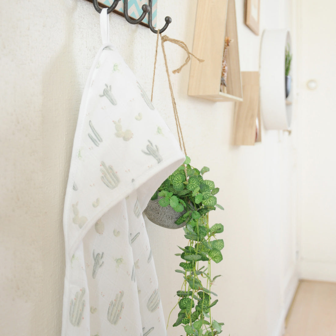 little-crevette-hooded-towel-cactus- (5)