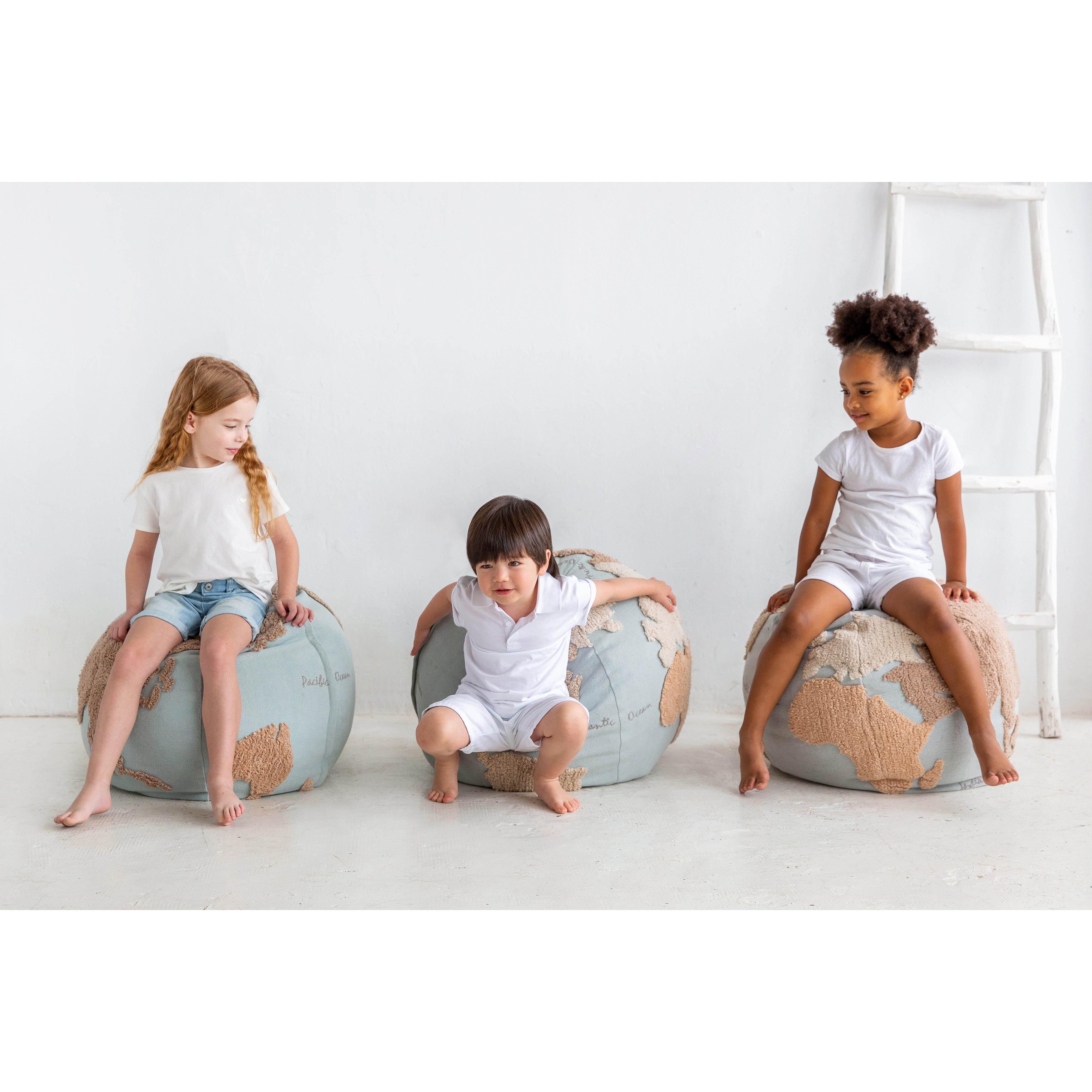 lorena-canals-back-to-school-world-map-machine-washable-pouffe- (10)