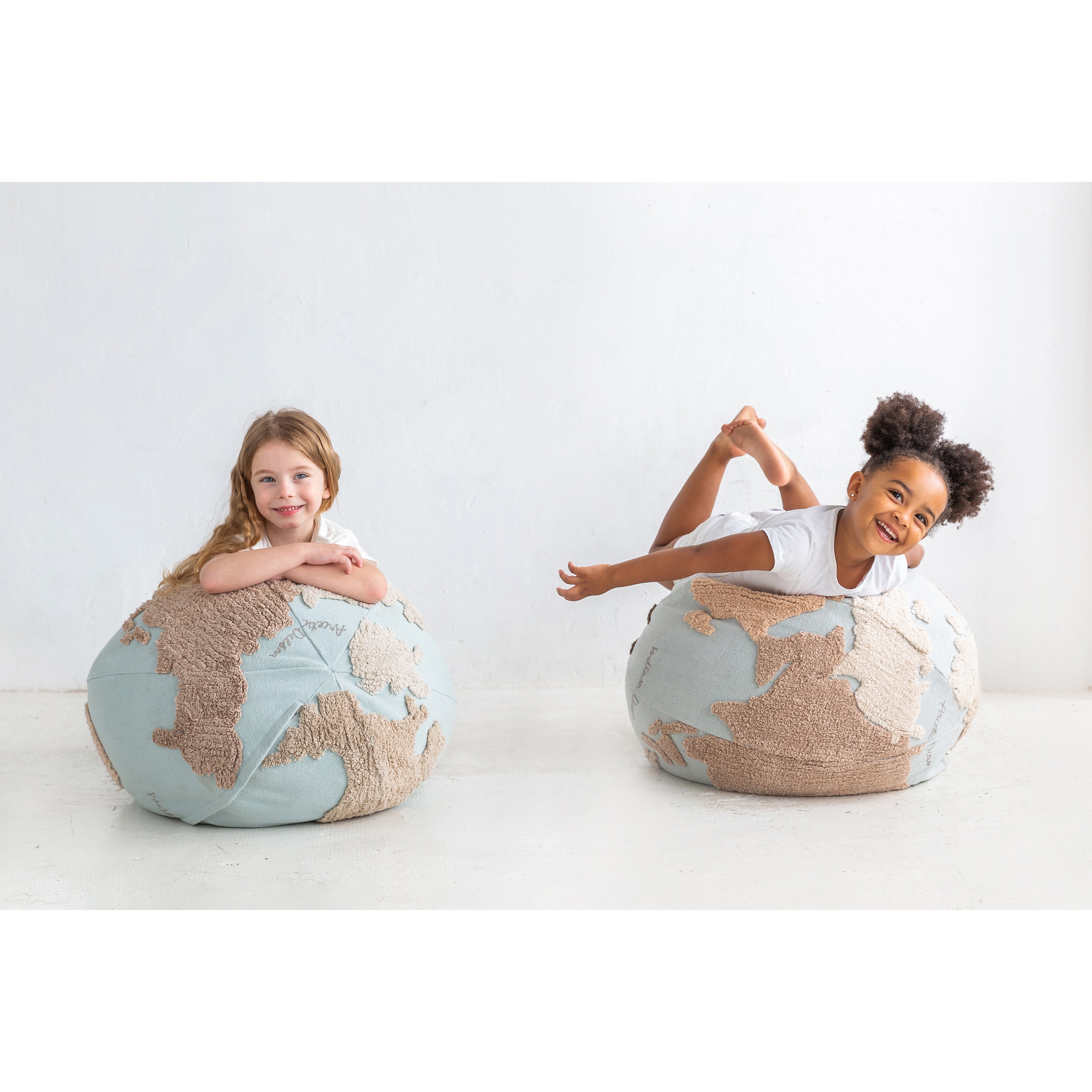lorena-canals-back-to-school-world-map-machine-washable-pouffe- (11)