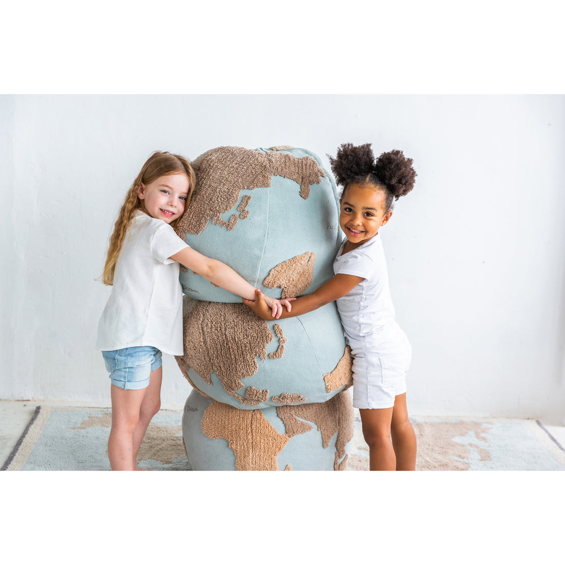 lorena-canals-back-to-school-world-map-machine-washable-pouffe- (36)
