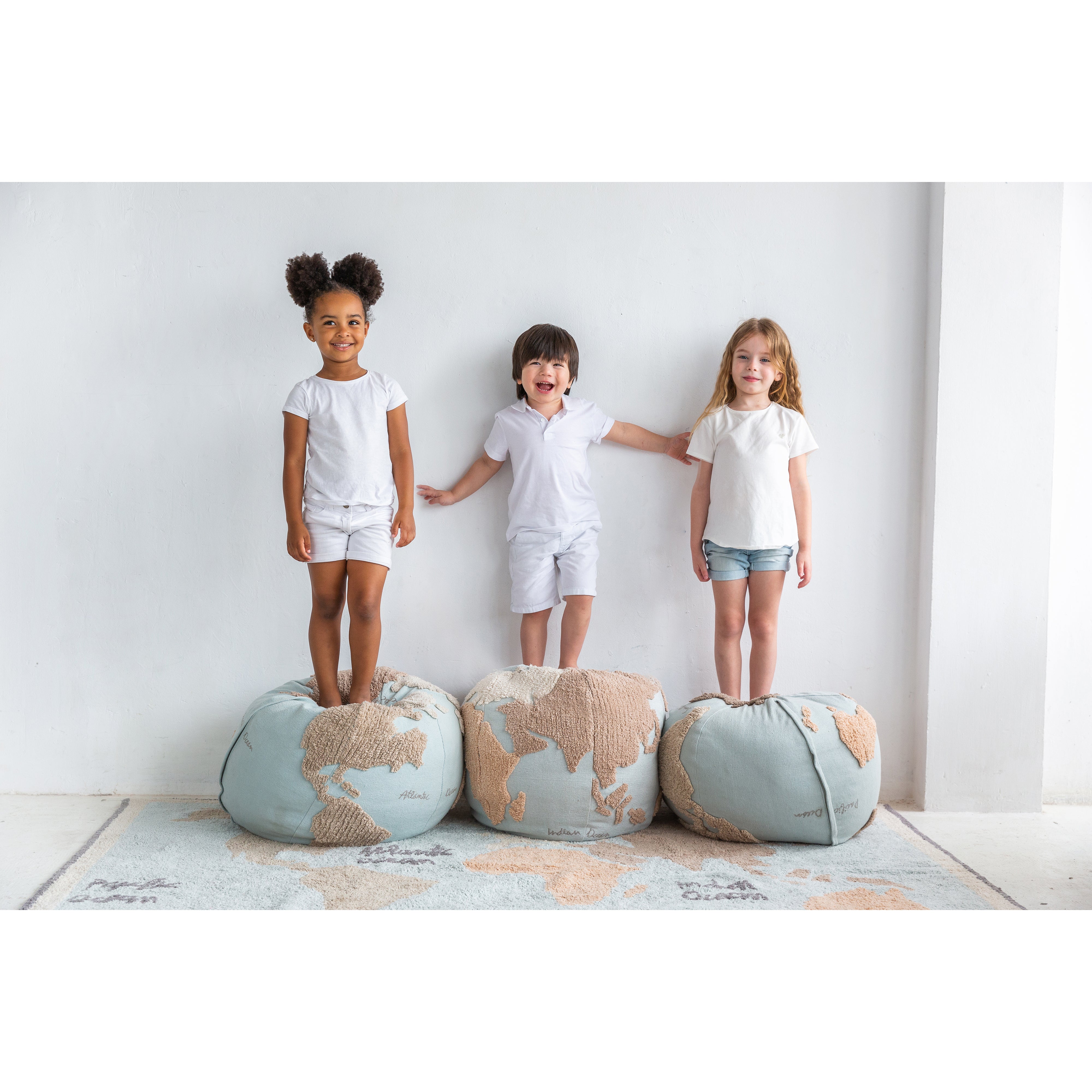 lorena-canals-back-to-school-world-map-machine-washable-pouffe- (38)