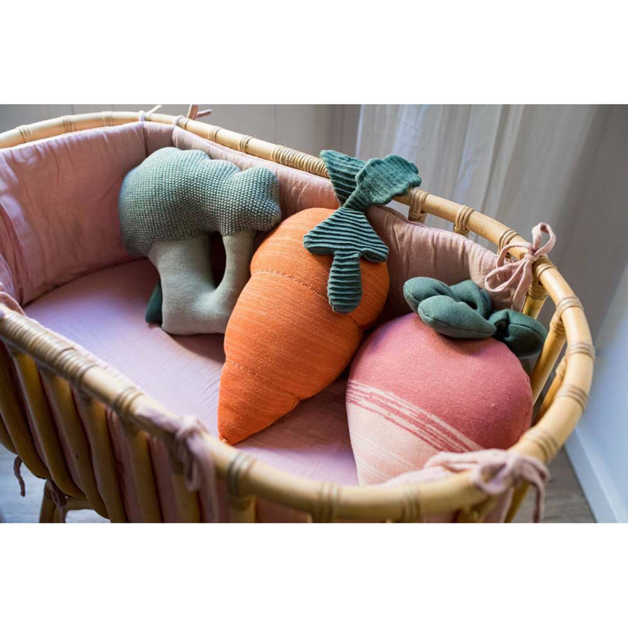 lorena-canals-cathy-the-carrot-machine-washable-knitted-cushion-lore-sc-cathy- (6)