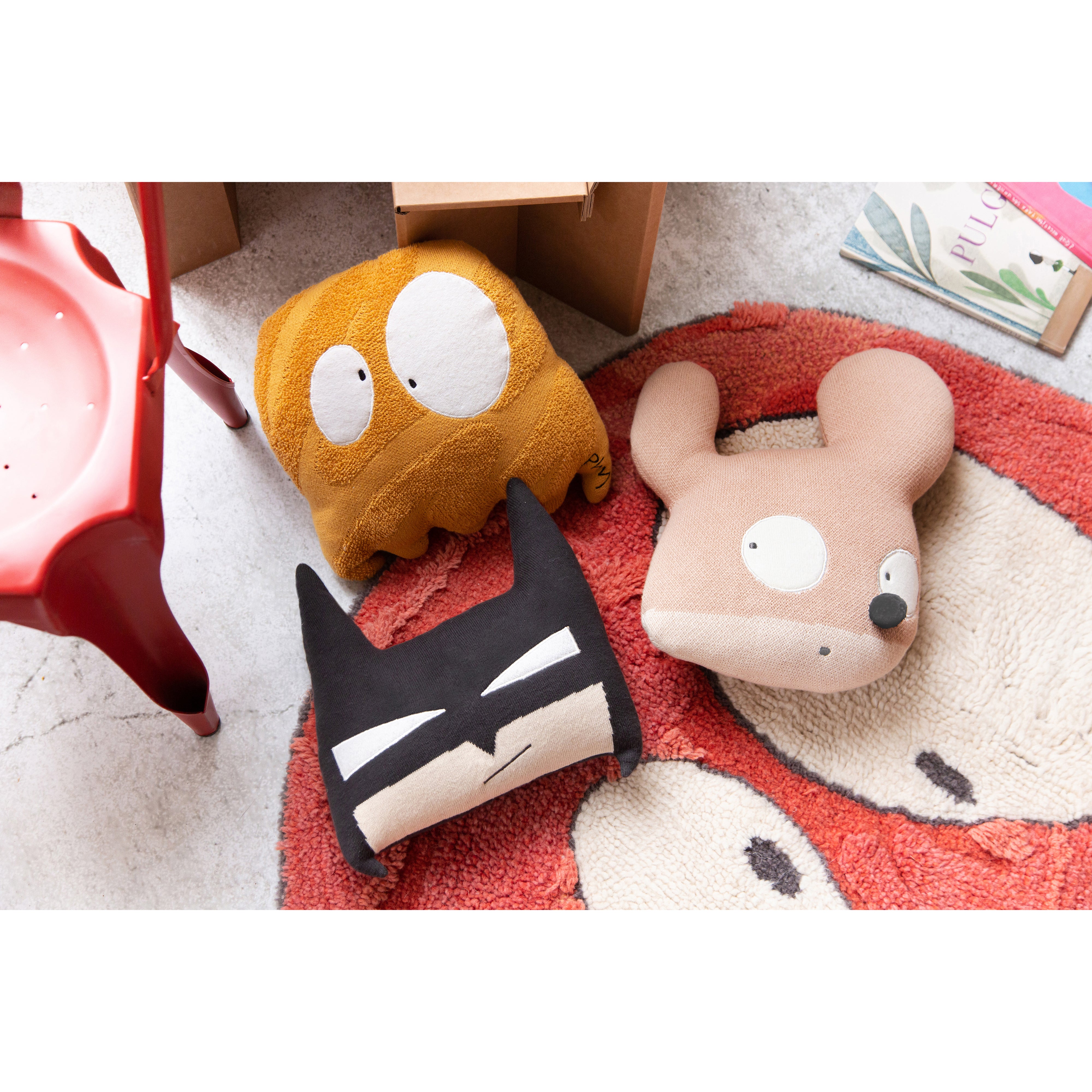 lorena-canals-ghosty-machine-washable-knitted-cushion- (8)