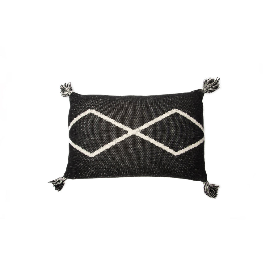 lorena-canals-oasis-black-machine-washable-knitted-cushion- (1)