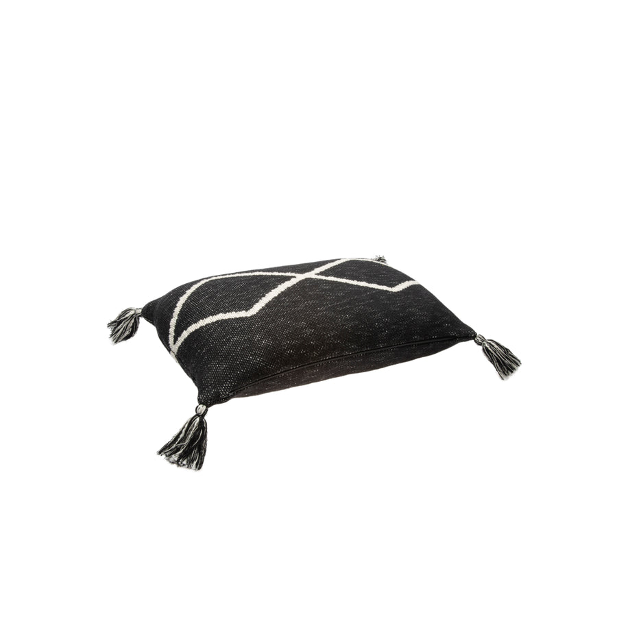 lorena-canals-oasis-black-machine-washable-knitted-cushion- (3)