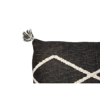 lorena-canals-oasis-black-machine-washable-knitted-cushion- (2)
