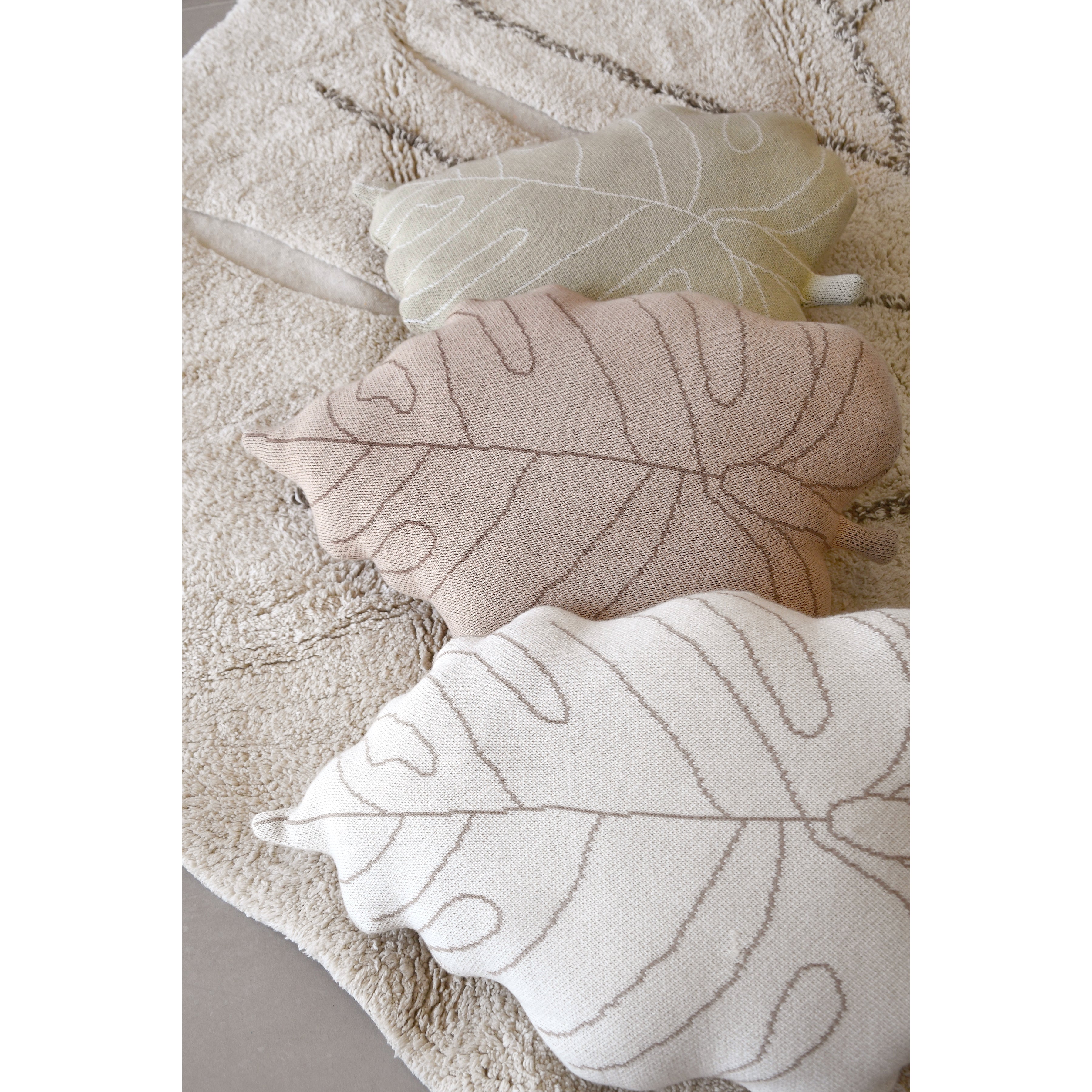 lorena-canals-reversible-baby-leaf-olive-machine-washable-knitted-cushion- (6)