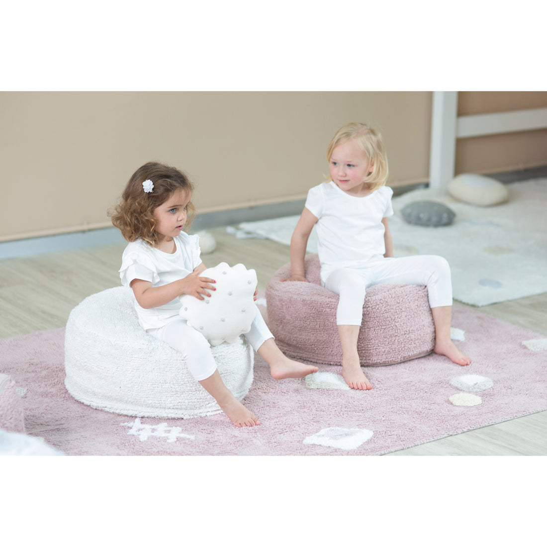 lorena-canals-round-biscuit-ivory-machine-washable-knitted-cushion- (12)