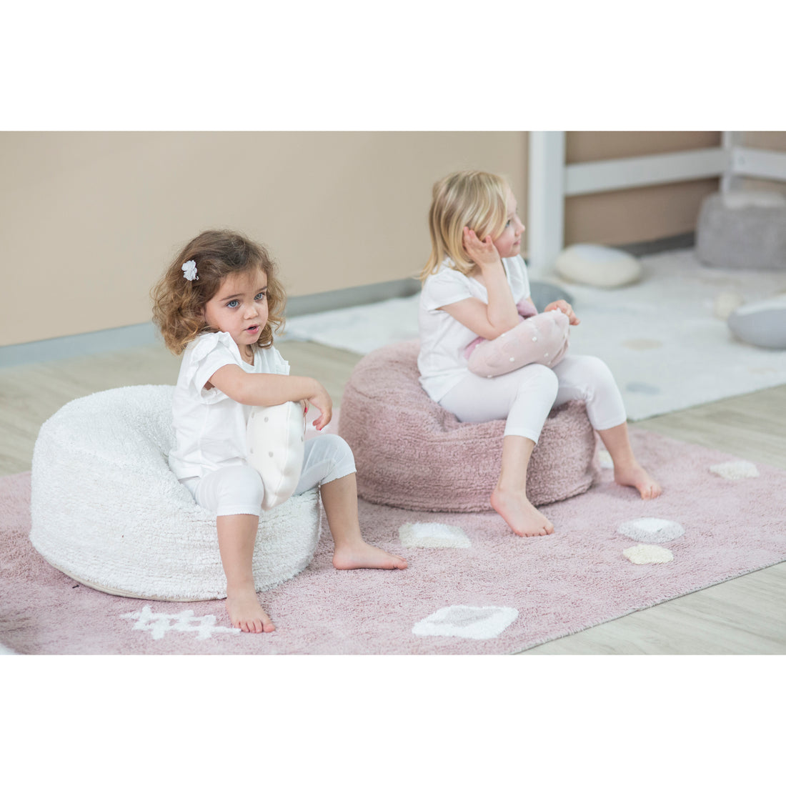 lorena-canals-round-biscuit-pink-pearl-machine-washable-knitted-cushion- (11)