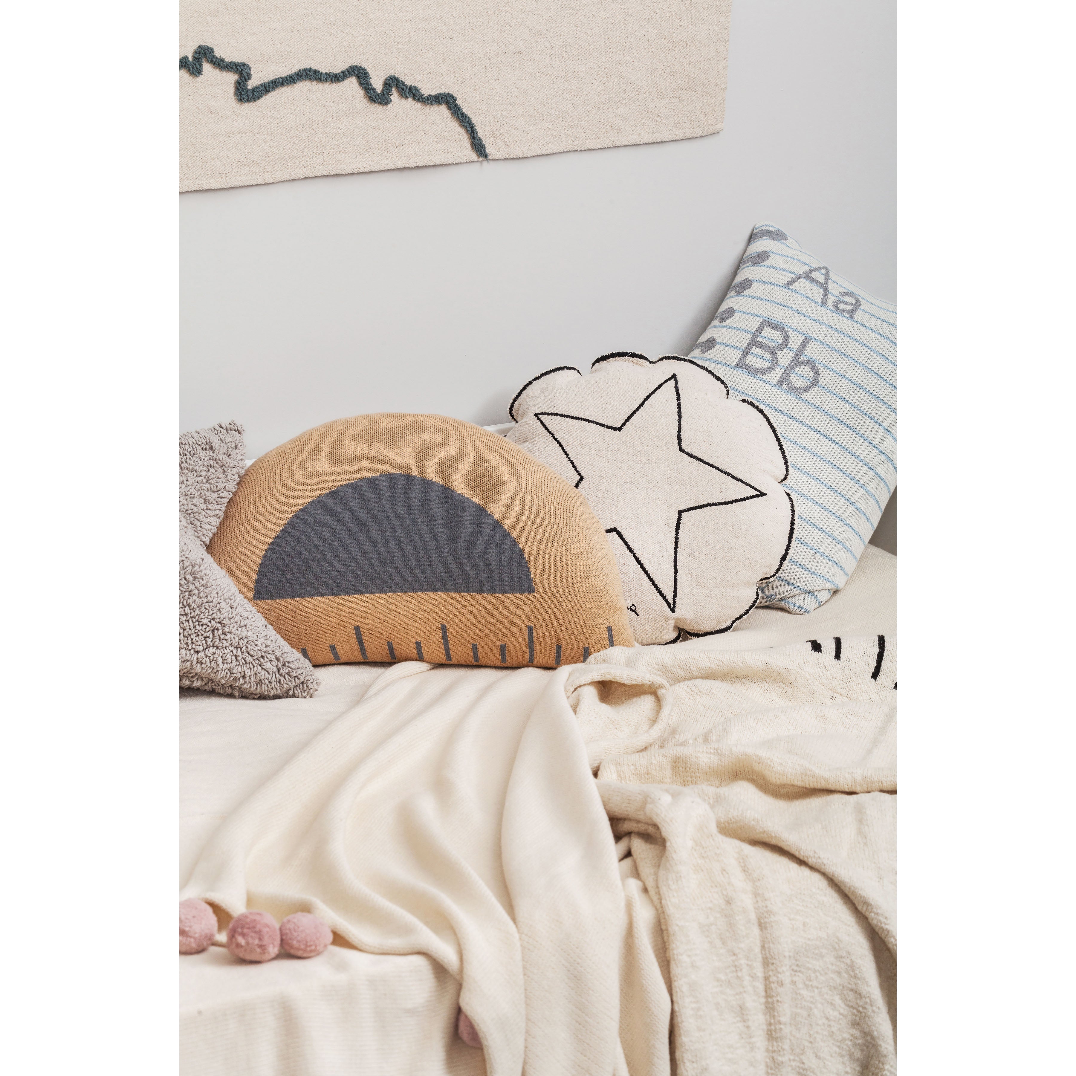 lorena-canals-ruler-machine-washable-knitted-cushion- (9)