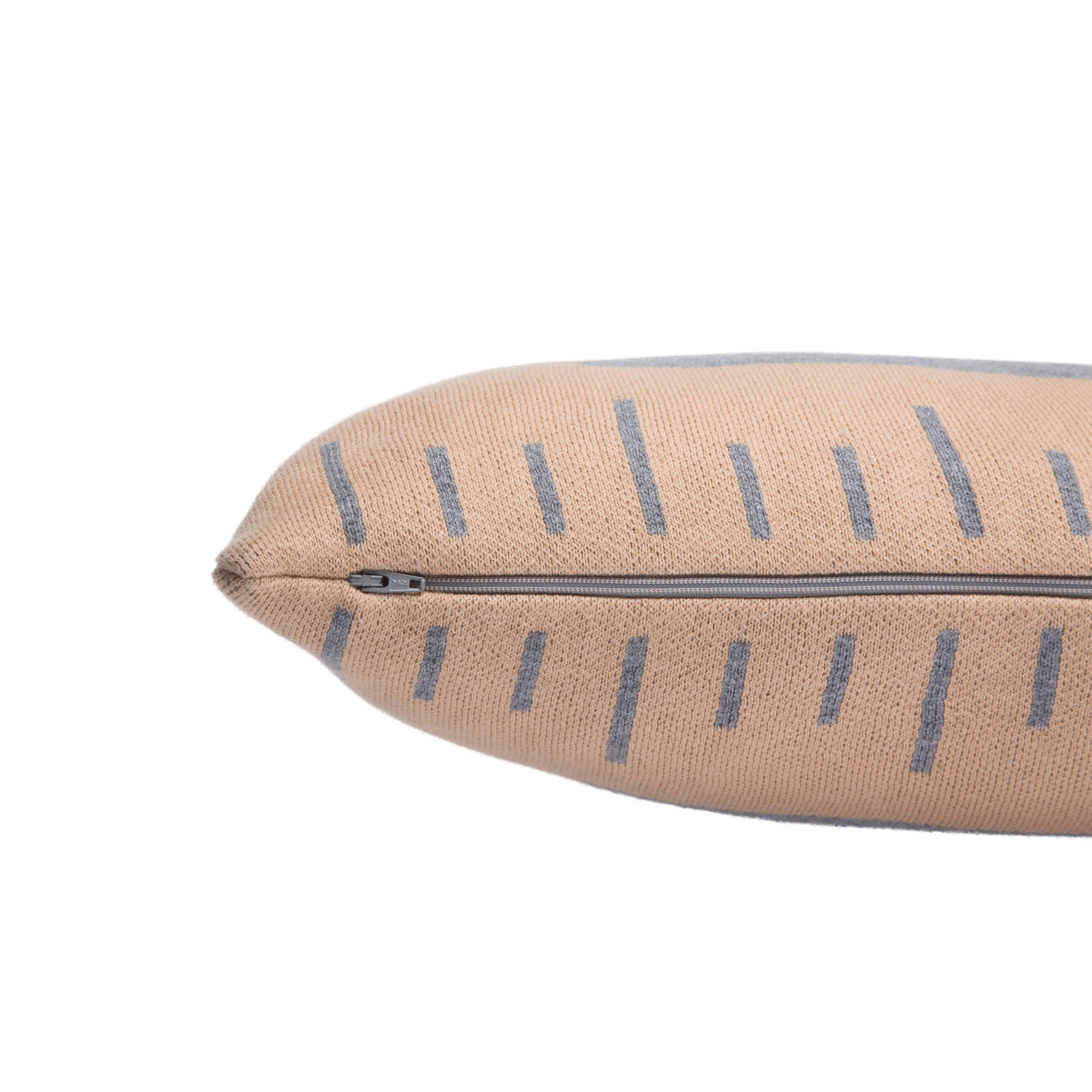 lorena-canals-ruler-machine-washable-knitted-cushion- (4)