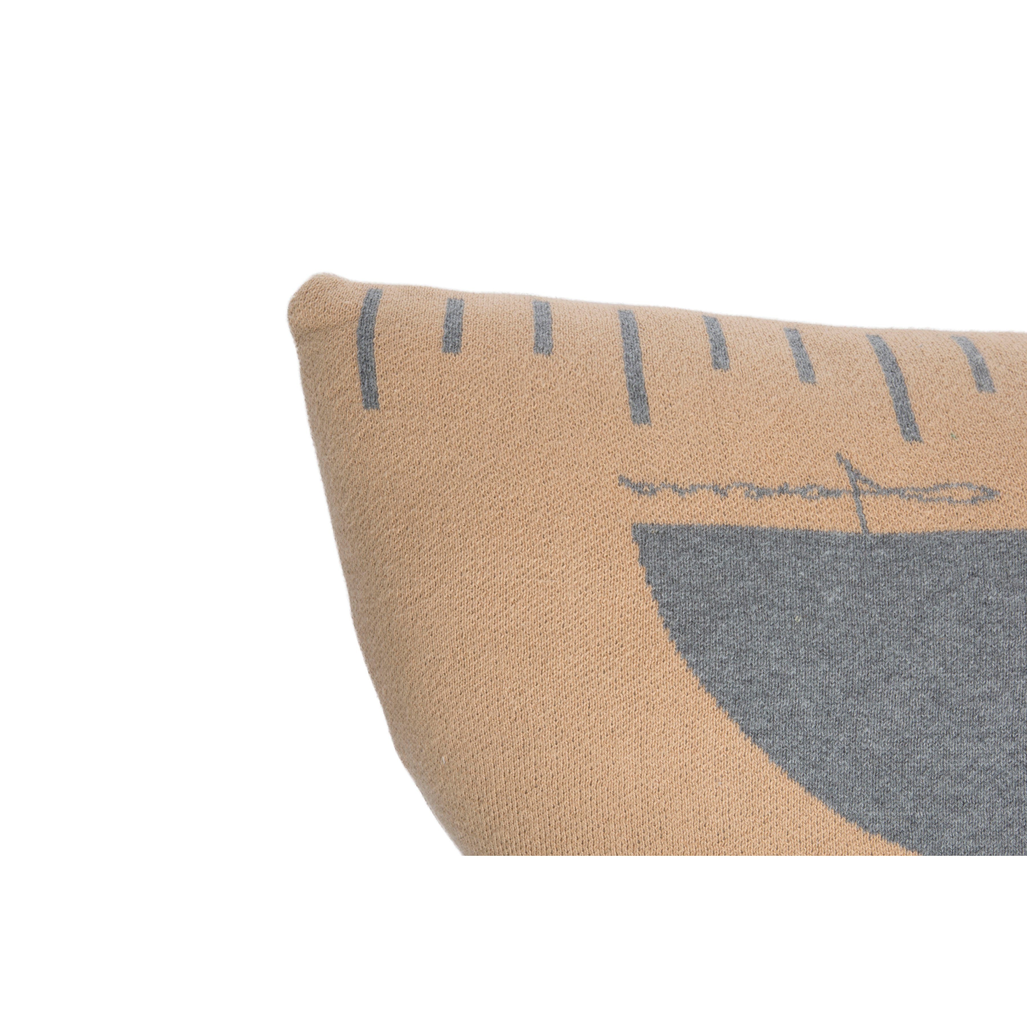 lorena-canals-ruler-machine-washable-knitted-cushion- (3)