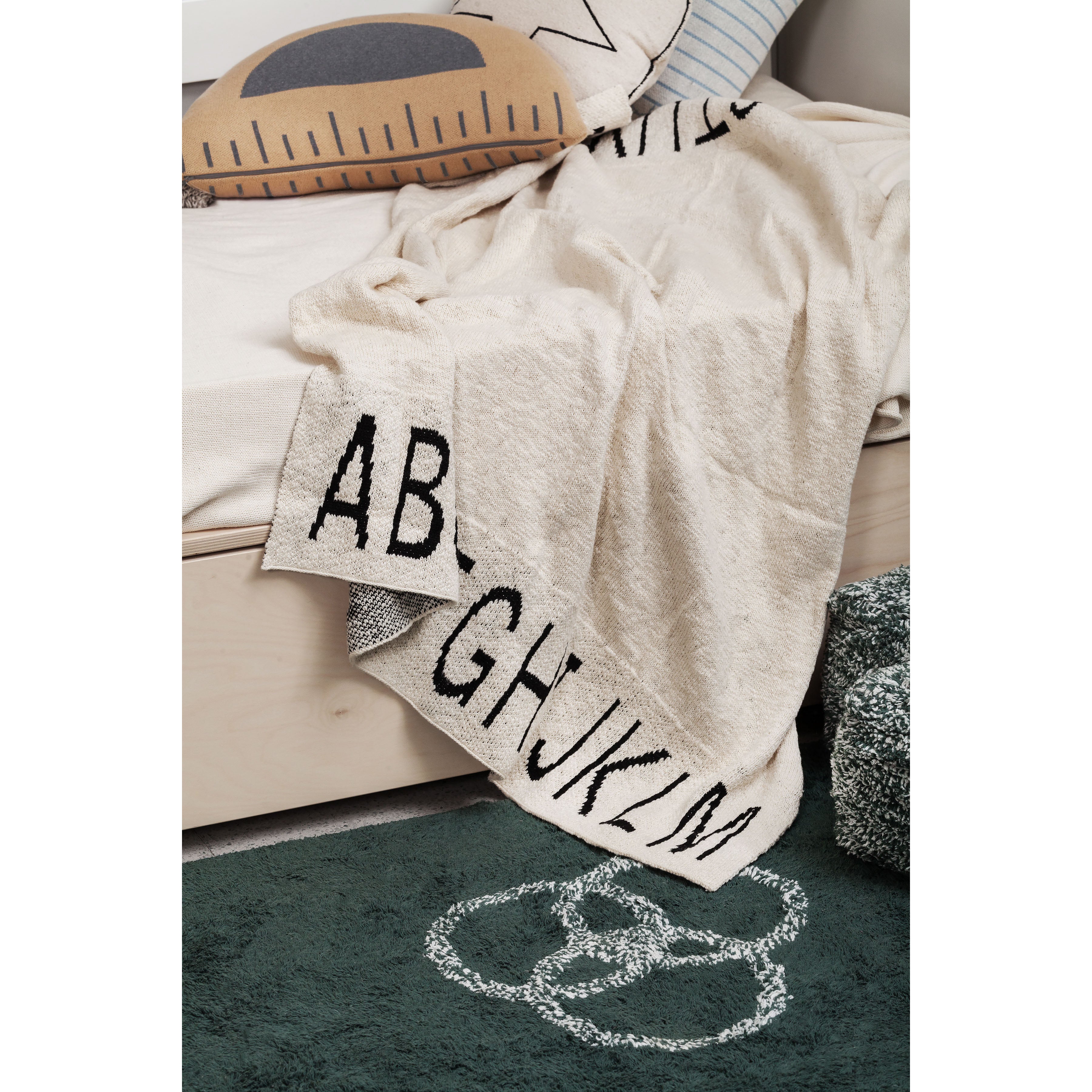 lorena-canals-ruler-machine-washable-knitted-cushion- (10)