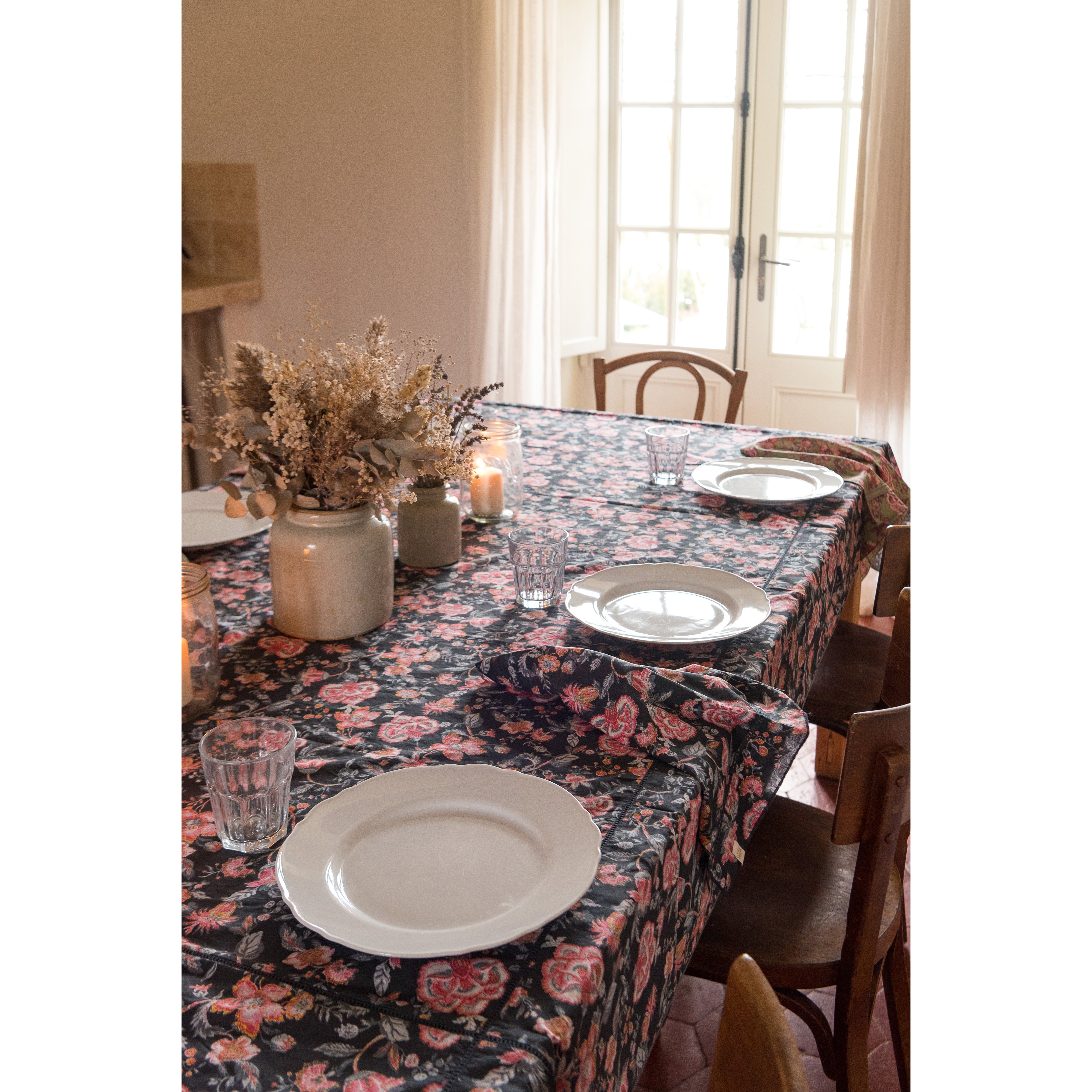 louise-misha-table-napkin-carlotta-charcoal-tpical-loon-mish-w22t0424-khaki-os- (5)