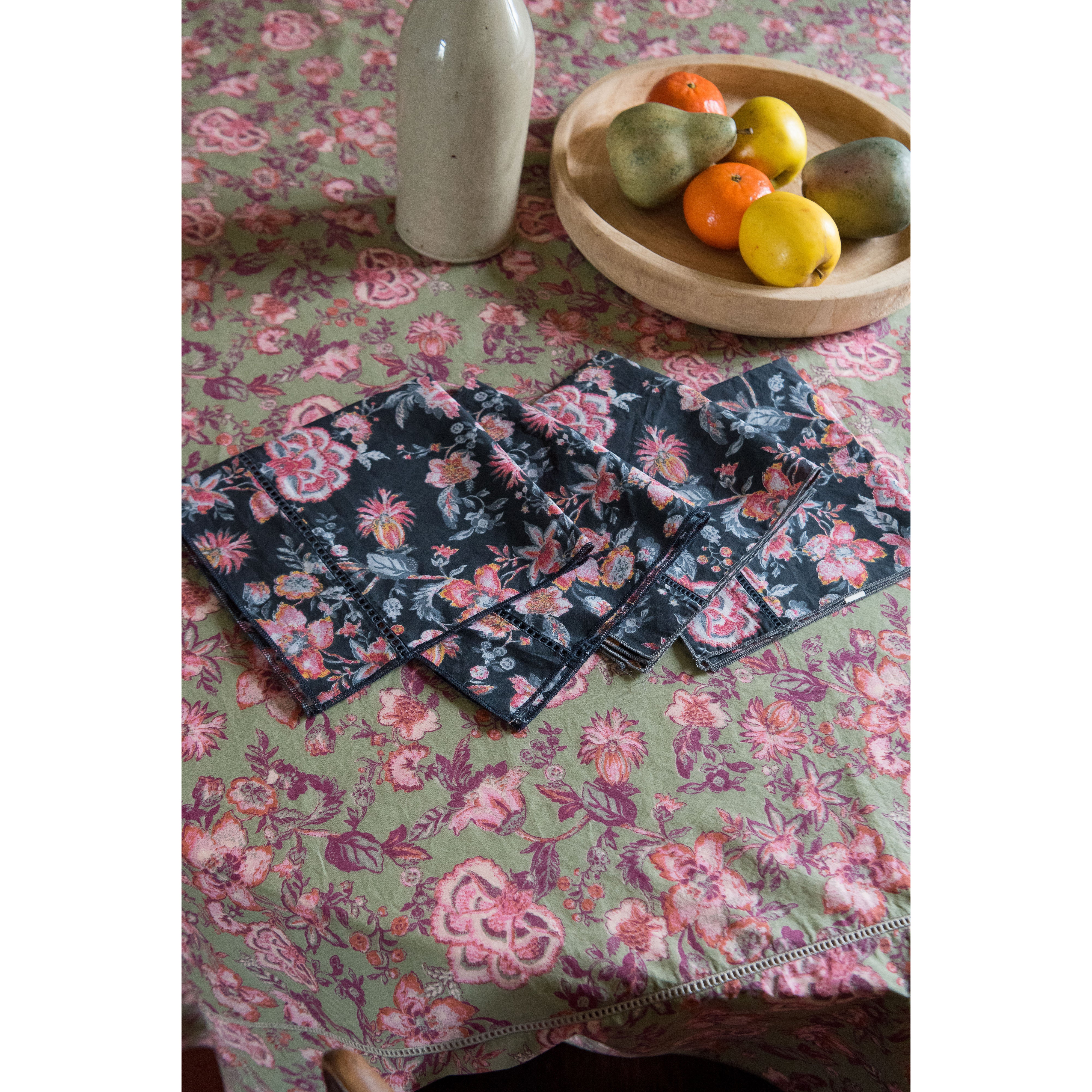 louise-misha-table-napkin-carlotta-charcoal-tpical-loon-mish-w22t0424-khaki-os- (7)