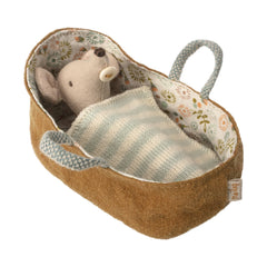 maileg-baby-mouse-in-carrycot-01