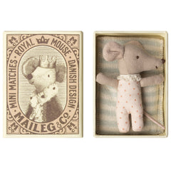 maileg-baby-mouse-sleepy-wakey-in-box-girl- (1)